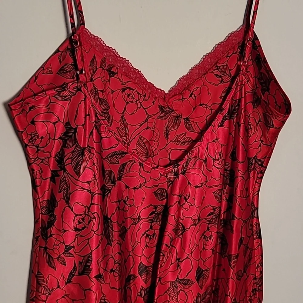 Delicates Whimsical Dark Floral Nigthgown Sz L Feminine Romantic